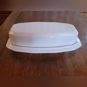 Elegant White Pfaltzgraff White Butter Dish (113)